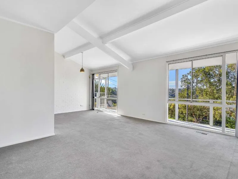 BEAUTIFUL FAMILY HOME, FULLY REFURBISHED WITH WATER VIEWS