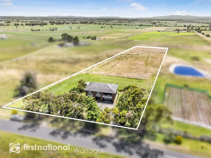 Comfortable Family Home on Approx. 3 Flat Acres