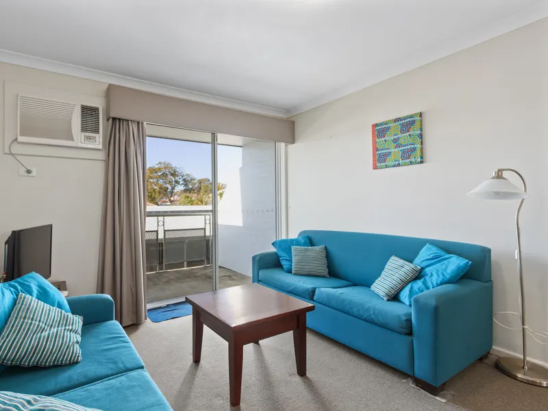 SHORT WALK TO THE RIVER