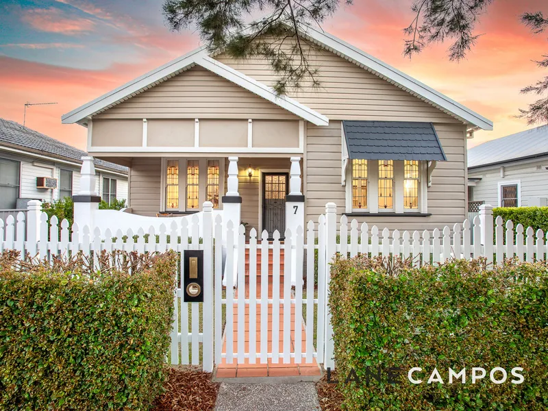 Spacious & Immaculately Presented Family Home