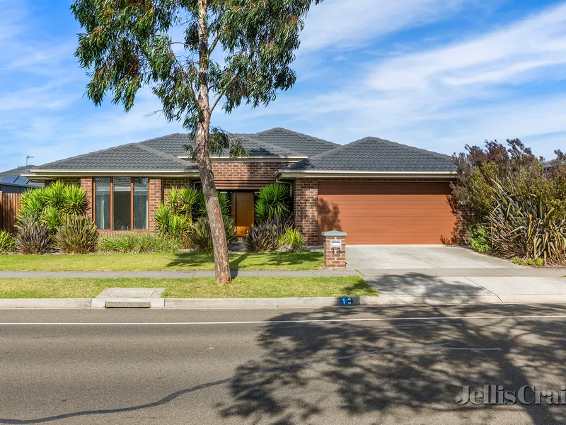 Large family home located close to Delacombe Town Centre