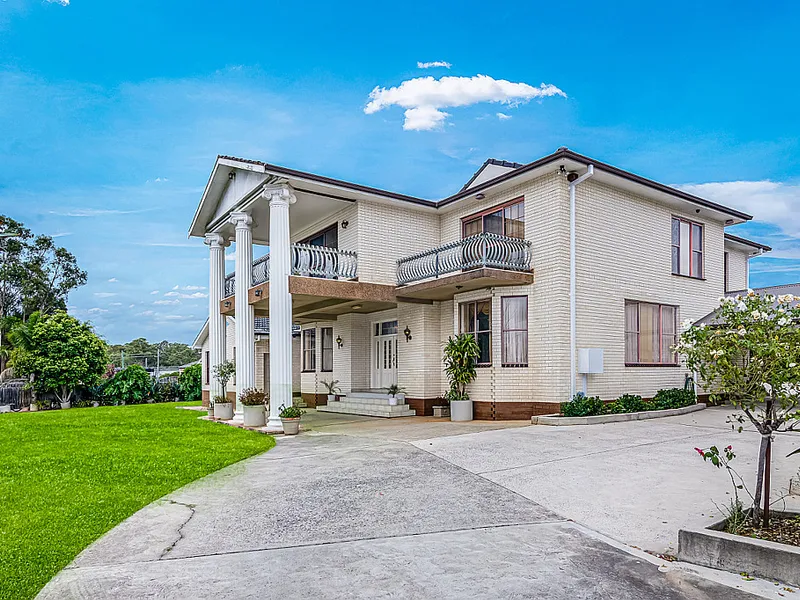 Iconic Glenfield Residence on 1915 sqm of land