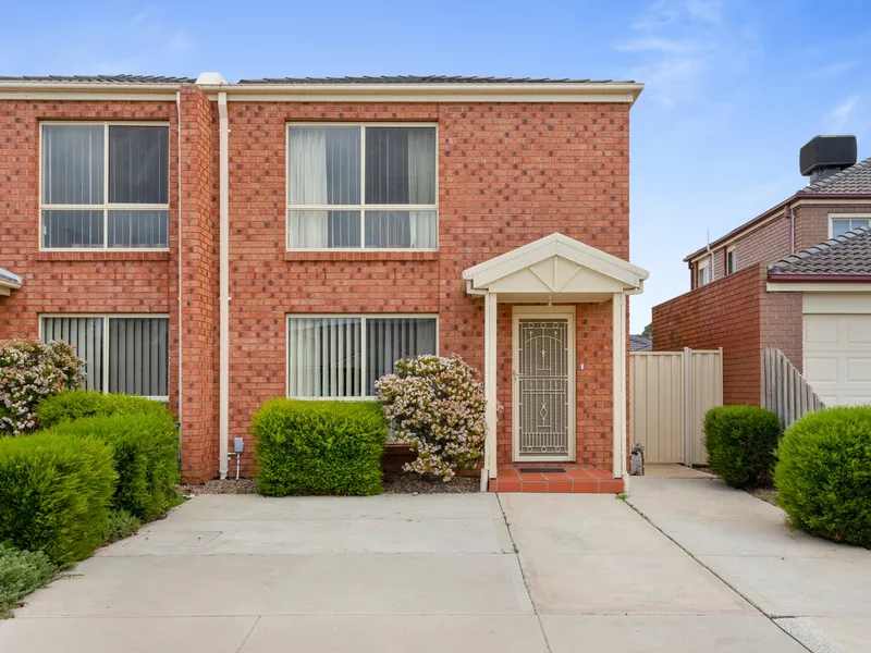 Stylish & Cosy Townhouse Available! 