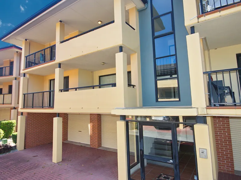 GREAT UNIT! GREAT LOCATION! MUST SEE! NO WATER CHARGES!