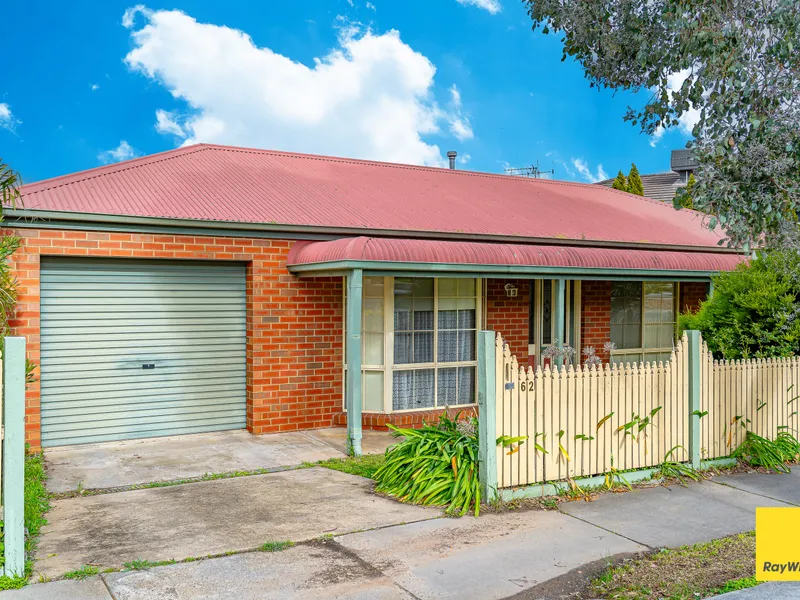 Two Bedroom Home Close To Local Amenities!