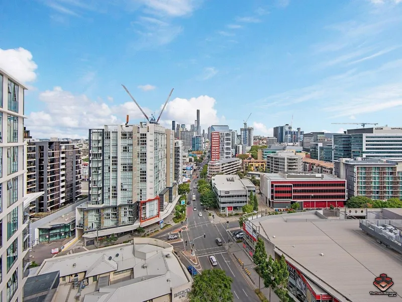 CAPRI LEVEL 12 - 2 BEDROOM 2 BATHROOM APARTMENT WITH CITY VIEW