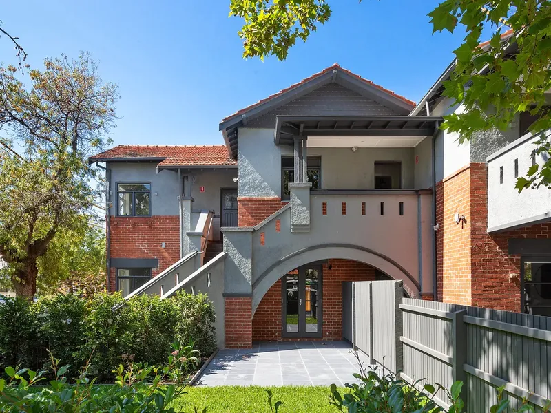 Radiant modern living in a boutique Deco setting