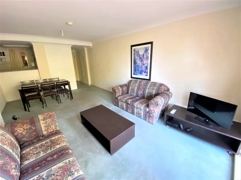 SPACIOUS FURNISHED APARTMENT CLOSE TO UNIVERSITY, SHOPS & CAFES!