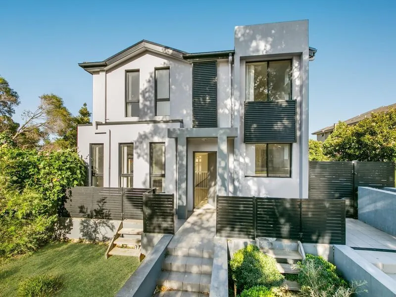 Modern three bedroom townhouse in great location