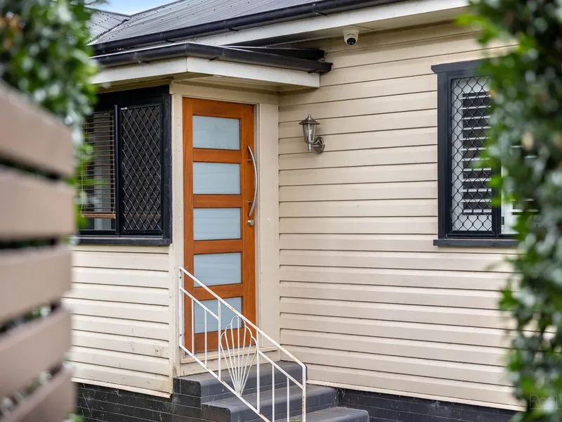 Impressive Family Home Complete with Shed & Convenient Lifestyle