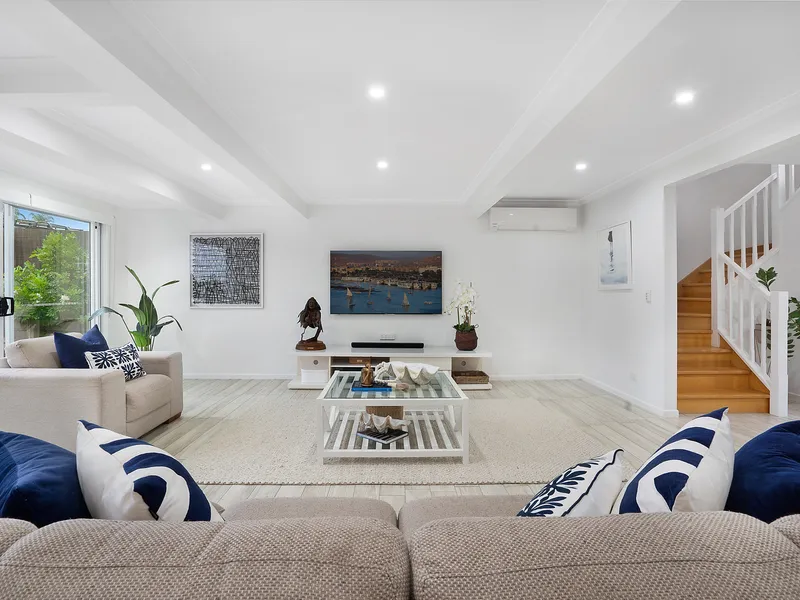 A Stunning Oasis of Calm to Keep Life Simple