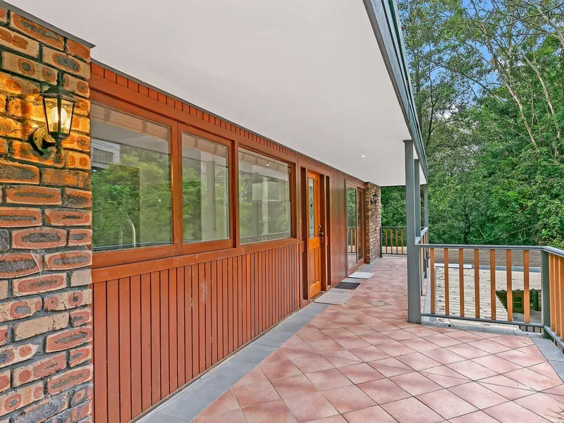 Top Level Semi-Home… Leafy & Tranquil Location