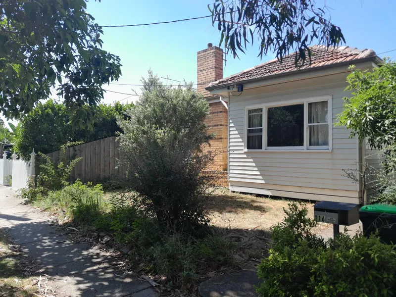 NEAT AND TIDY 3 BEDROOM HOME WITH GENEROUS REAR YARD