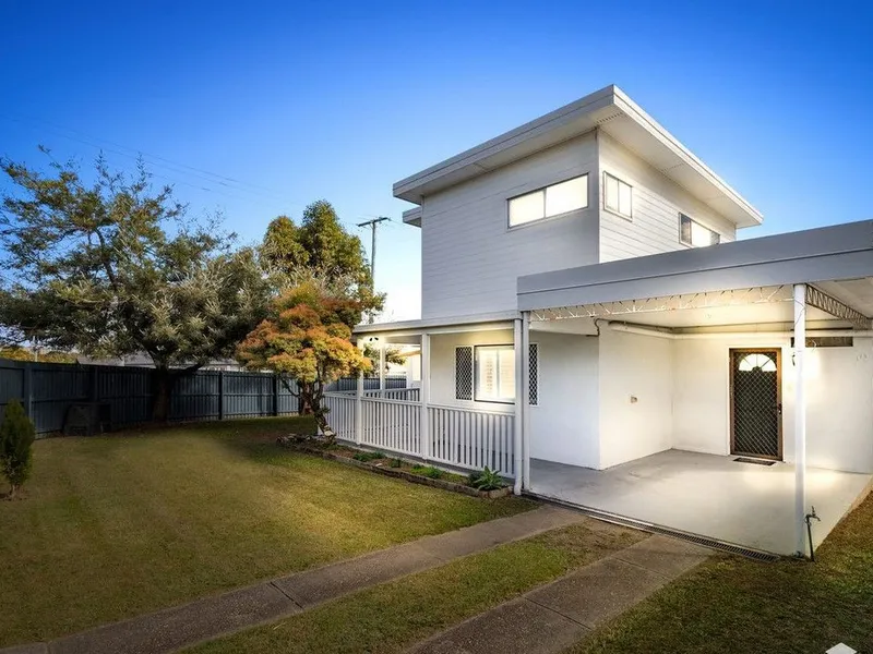 Elevated corner block - brilliant location