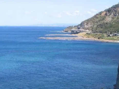 FURNISHED SHORT TERM LEASE ONLY Cottage backing onto the ocean 