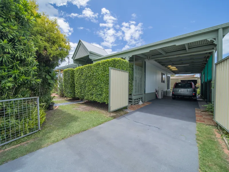 SPACIOUS BRIBIE BEACH COTTAGE