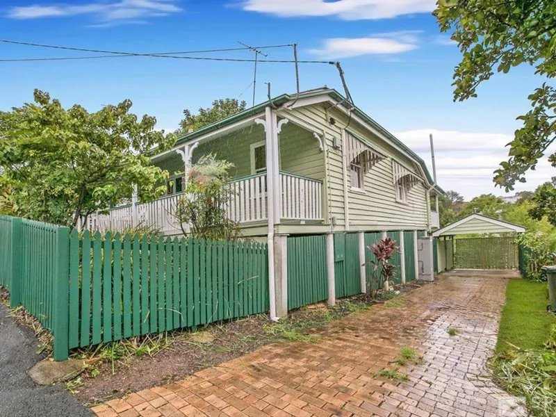 Beautifully Presented Home with Large Fenced Yard +Air Conditioning