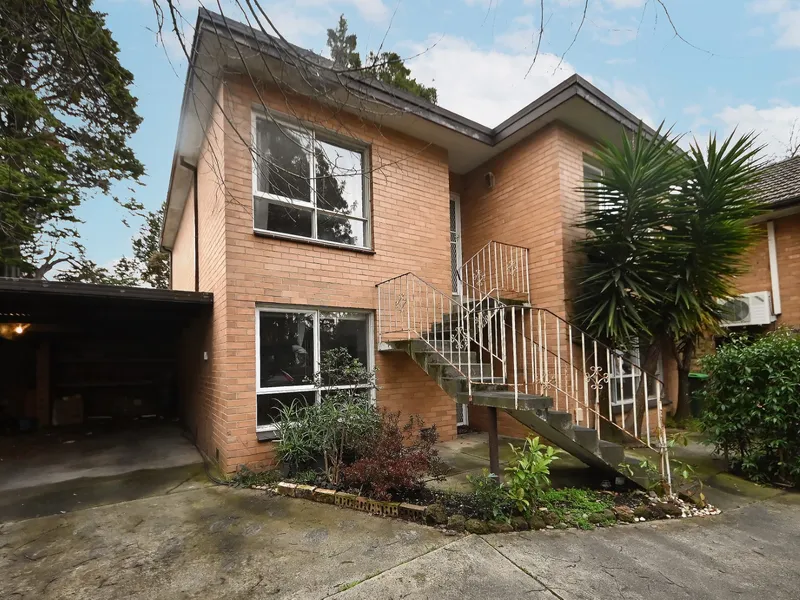 Light filled and Spacious 2 Bedroom!