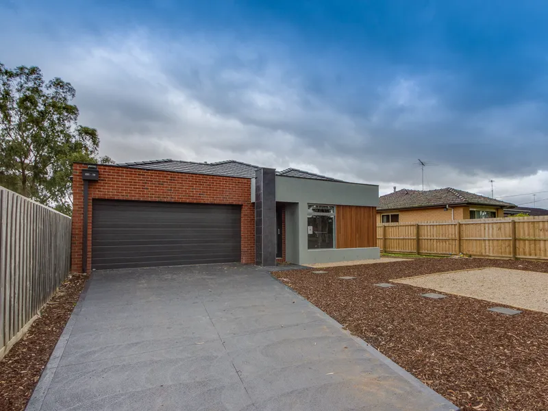 Brand New & Large Backyard (see it all with the 3D tour)