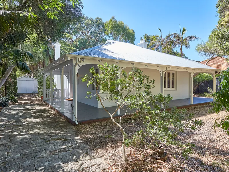 For Sale By Public Auction A Rare Opportunity to live in A COUNTRY ESTATE in the heart of EAST FREMANTLE.