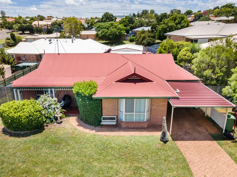 Under Contract by Andrew Lynch Selling Toowoomba for 28 years