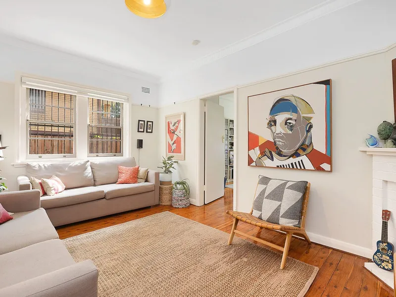 Boutique living in semi-sized art deco apartment