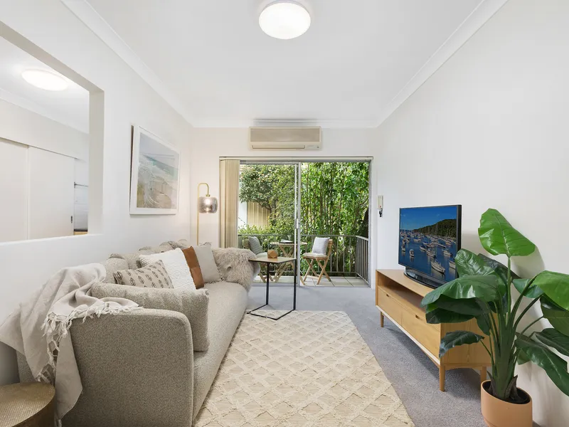 Rejuvenated Boutique Apartment just steps to Wollstonecraft Station
