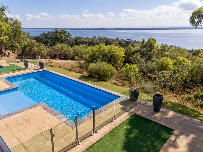 PANORAMIC ESTUARY VIEWS!