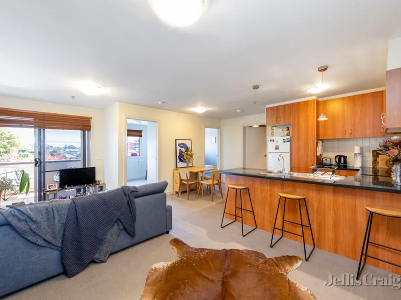 Stylish and Bright With a Top Location!