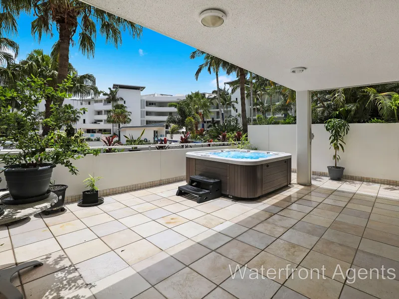 LARGE WATERFRONT GARDEN APARTMENT – HOLIDAY ALL YEAR ROUND