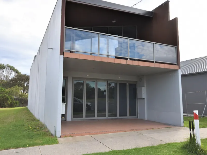 COMMERCIAL SPACE IN CAPE PATERSON