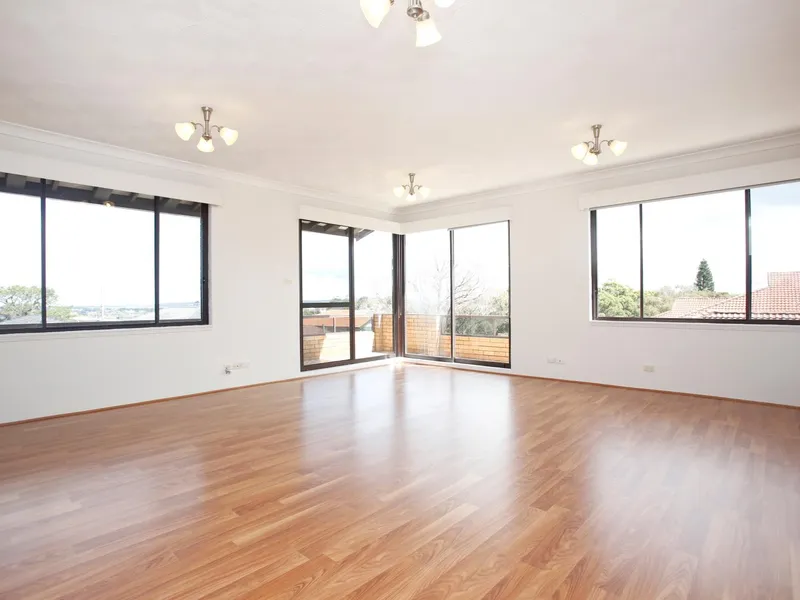 Stunning apartment with skyline views