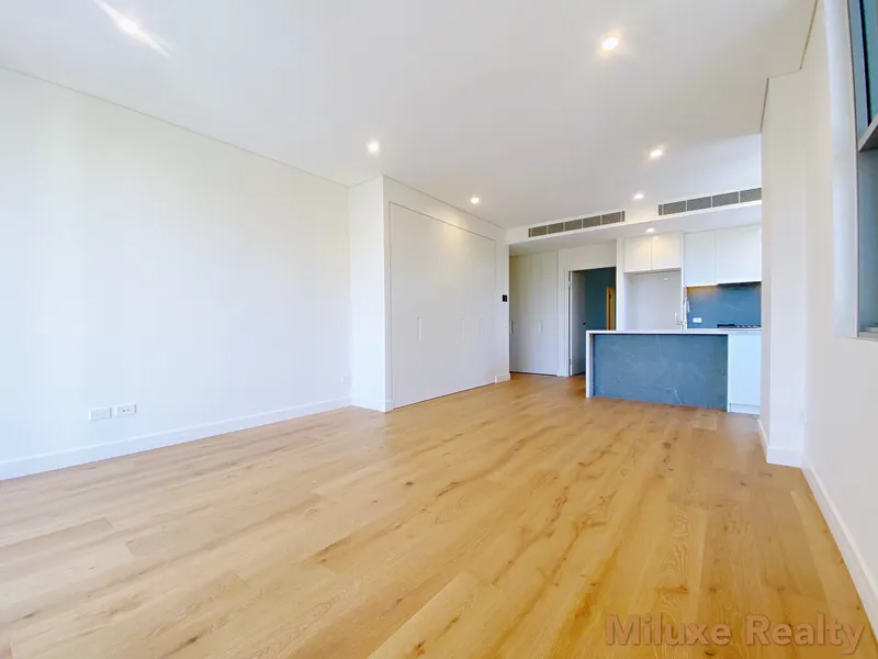 Stunning Very New Apartment with Premium Finish