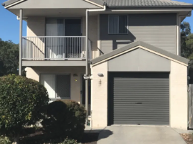 3 BEDROOMS TOWNHOUSE IN DURACK