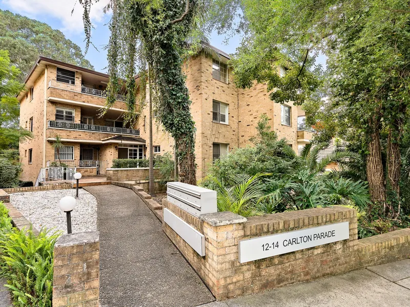 Sunny modernised unit in village heart