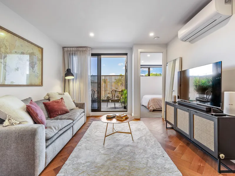 48 sqm of Upmarket Designer Living in Highett.