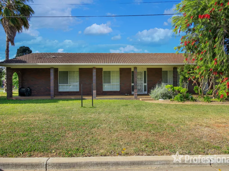 CHARMING CORNER BLOCK WITH POOL