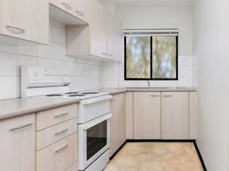 FABULOUS 1 BEDROOM + PARKING APARTMENT IN PRIME LOCATION!