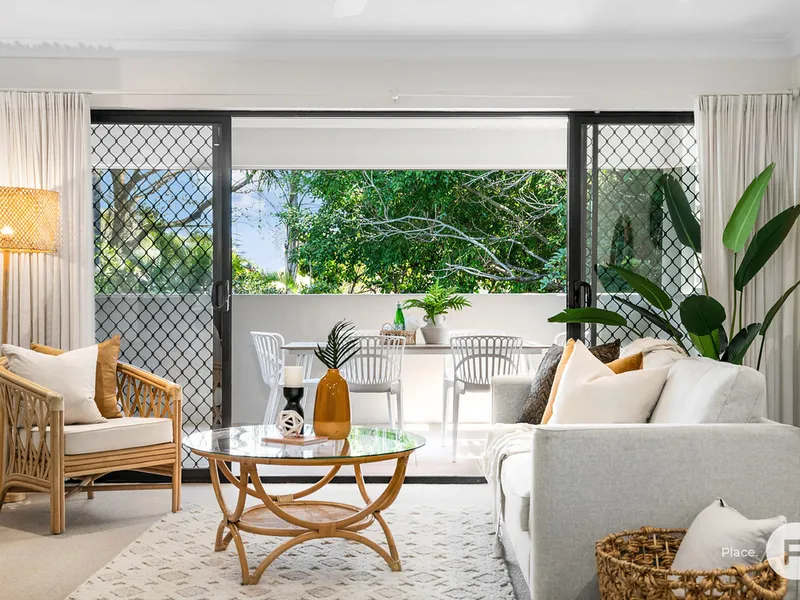 Spacious two-bedroom unit in boutique complex with convenient Camp Hill location