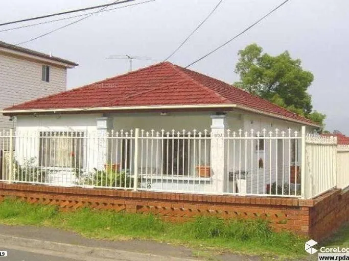 SPACIOUS 3 BEDROOM HOUSE