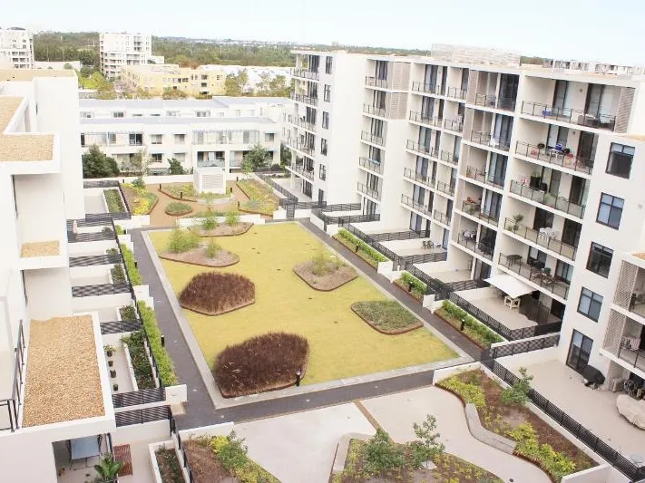 Luxury Waterside Top Floor BEAUTY with 2 Carspace