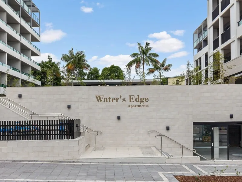 WATERS EDGE RESIDENCE - Modern Living