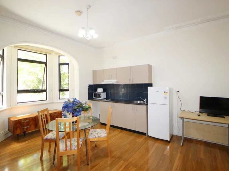 Classic Furnished Studio, Short/Long Term Welcome!