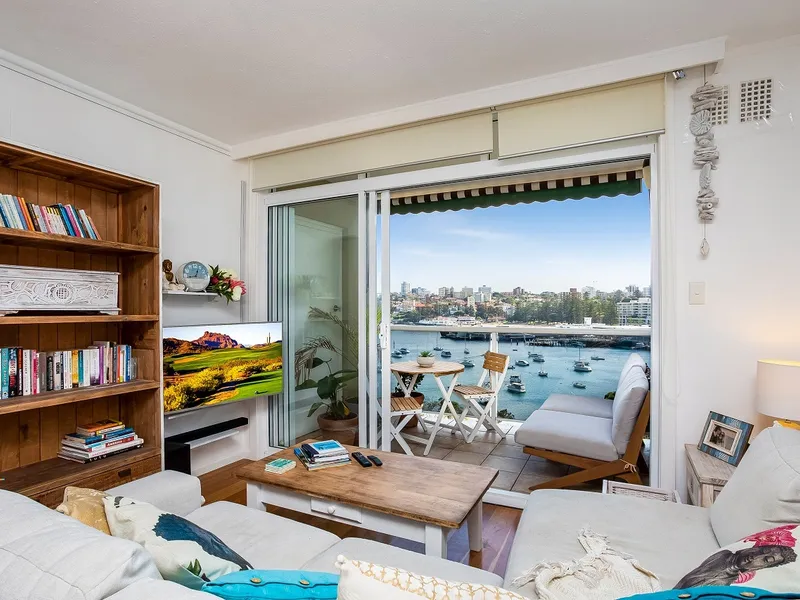 Desirable and Convenient Location Plus Stunning Harbour Views