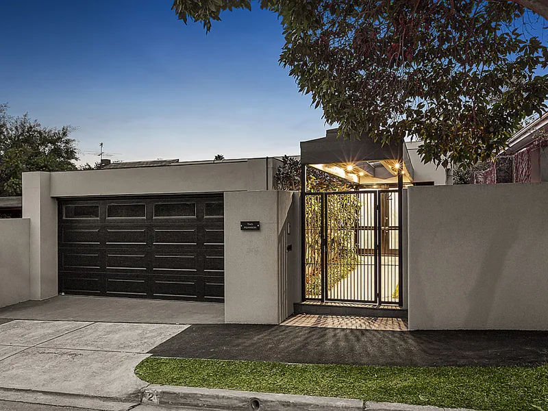 SUPERB CONTEMPORARY HOME (MOSTLY SINGLE LEVEL) CLOSE TO CHURCH STREET