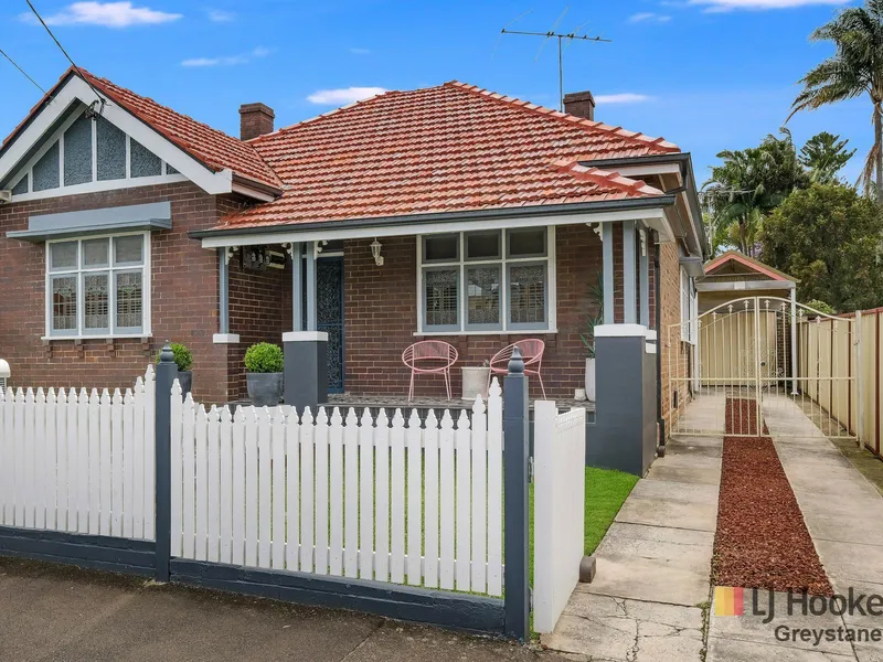 AUCTION - RENOVATED FULL BRICK CALIFORNIAN BUNGALOW - WALK TO STATION - OPEN SATURDAY AT 1PM