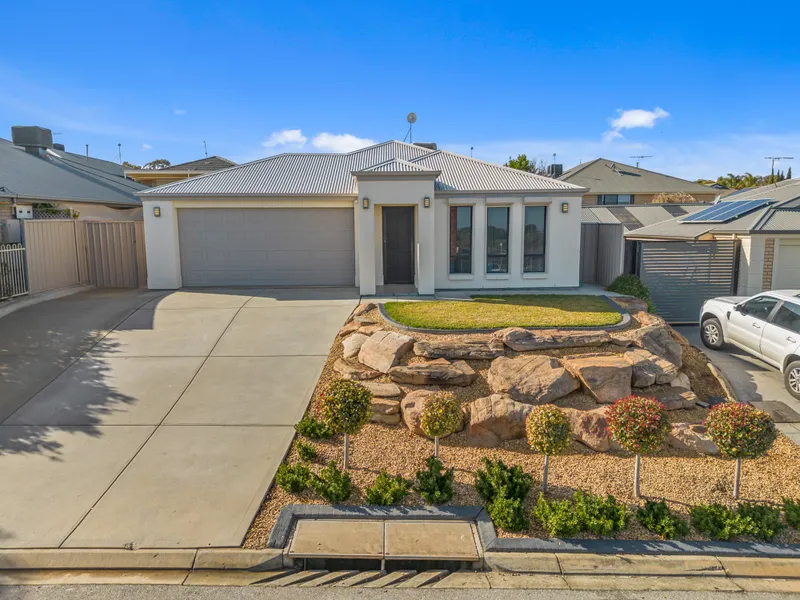 Spacious Entertainer In Quiet & Convenient Location