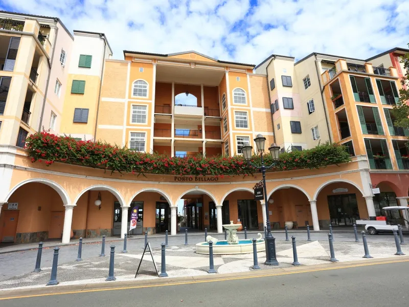 An extremely rare opportunity -2-bedroom apartment in the iconic “Porto Bellago” Emerald Lakes