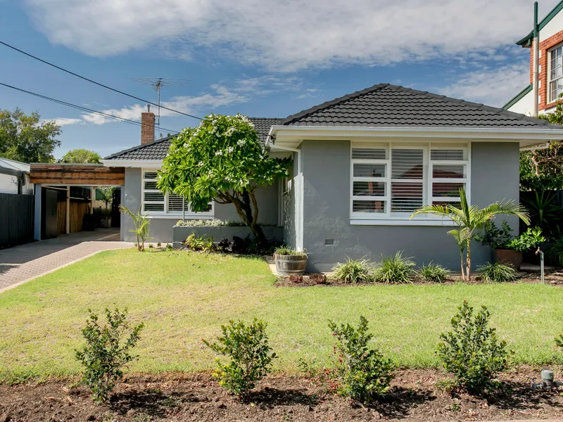 Beach side of Brighton Road