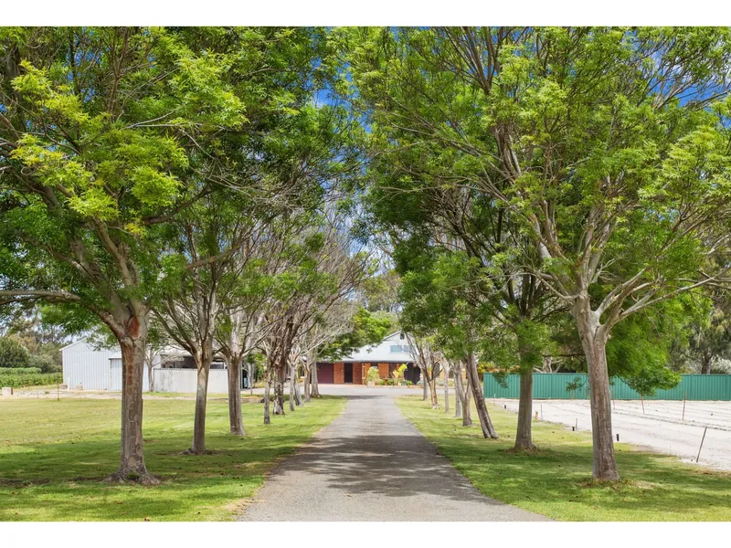SPACE SPACE SPACE in Suburbia - 9940 sqm (Approx 2.5 ACRES) WA is booming - Dont miss out. 